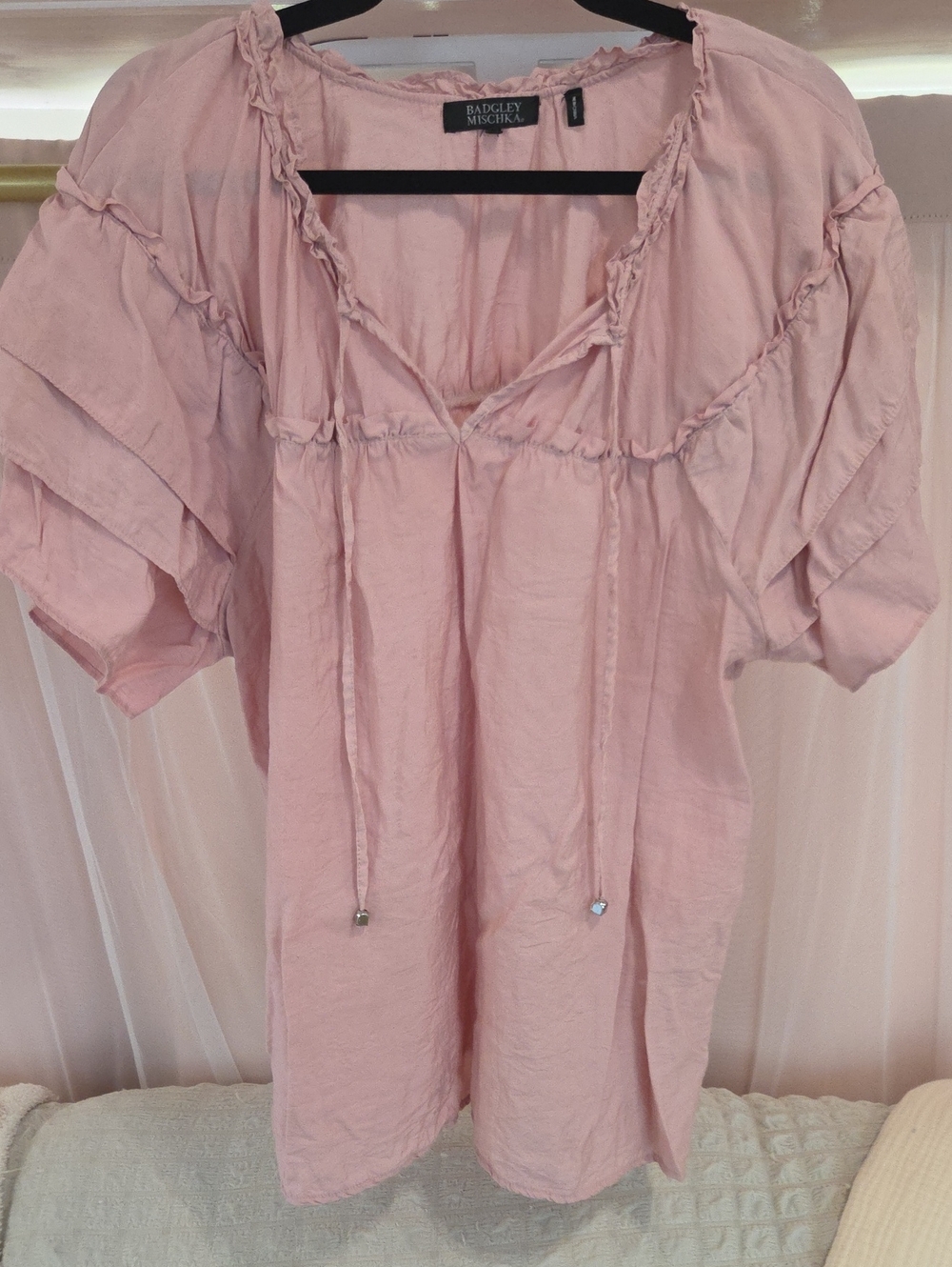 Badgley Mischka Blush Pink V-Neck Peasant Blouse | See Details⬇️